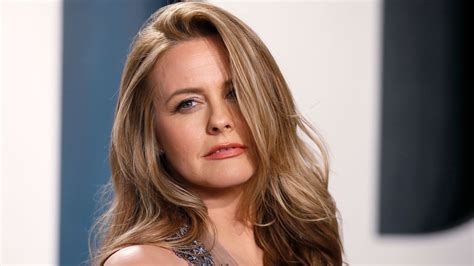 alicia silverstone ever nude|Alicia Silverstone poses completely naked to encourage people。